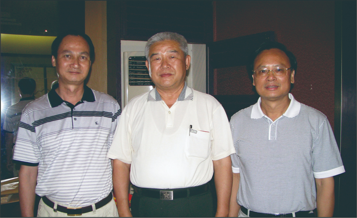 廣西區(qū)發(fā)改委領(lǐng)導(dǎo)陪同中國(guó)人民解放軍總參謀部政治部主任賈雪陽軍（照片中）到公司實(shí)地考察，并給予“好安節(jié)電器”高度評(píng)價(jià)